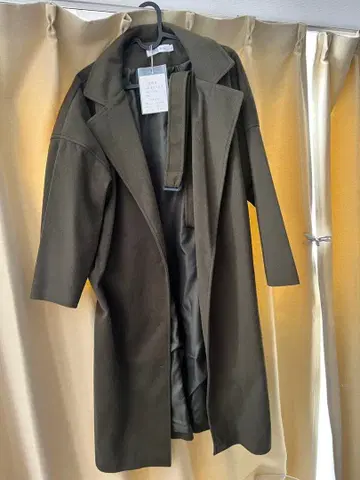 올리브 그린 롱 코트