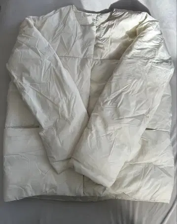 UNIQLO 콩트와르 데코토니에 울트라 라이트 다운 자켓 M 사이즈