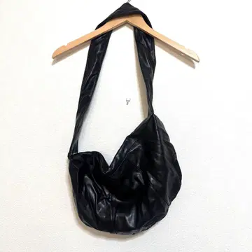 블랙 숄더백 합성 피혁