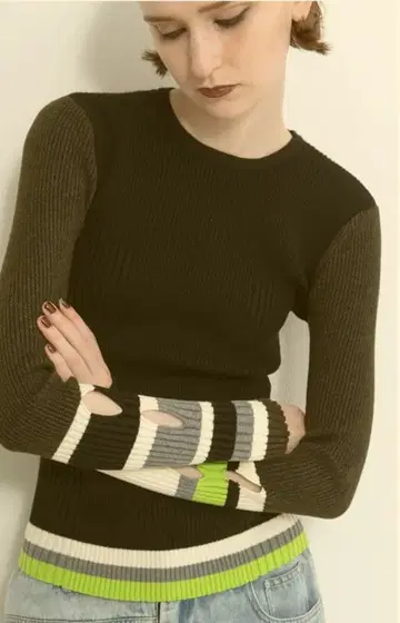 아우라 아이라 BORDER SLEEVE RIB KNIT 새상품