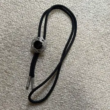 토네이도 마트 블랙 루프 타이