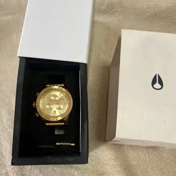 NIXON 골드 크로노그래프 손목시계