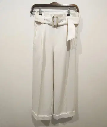 화이트 와이드 팬츠 벨트 포함 greenlabelrelaxing