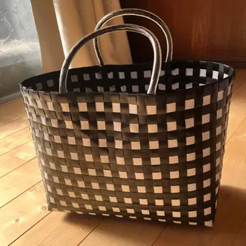 새상품급 (단종품) 블랙 x 화이트 깅엄 체크 바스켓백