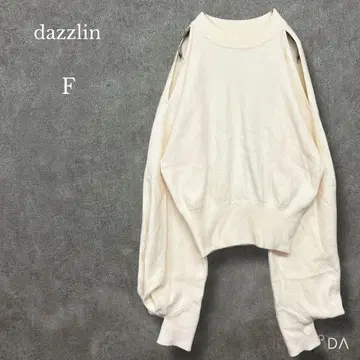 더즐린 [F] 숄더 오픈 볼륨 소매 니트 상의 아이보리