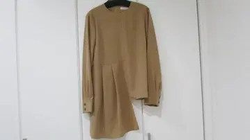 시착만 한 ADORE(어도어) 비대칭 블라우스