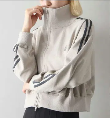 베이지 스웨이드 분또 크롭 트랙 자켓 spray