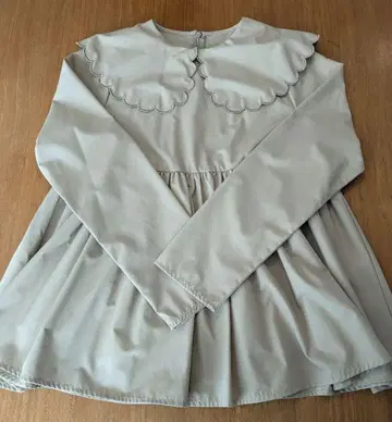 fitmore 스캘럽 페플럼 롱 슬리브 블라우스 베이지