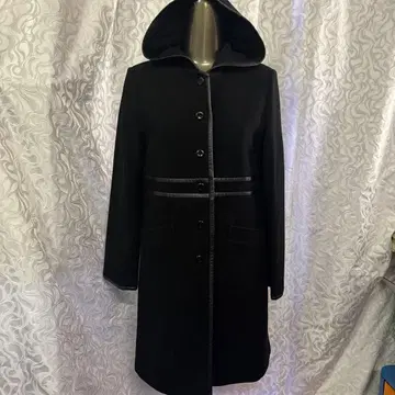 후드 부착 블랙 롱 코트