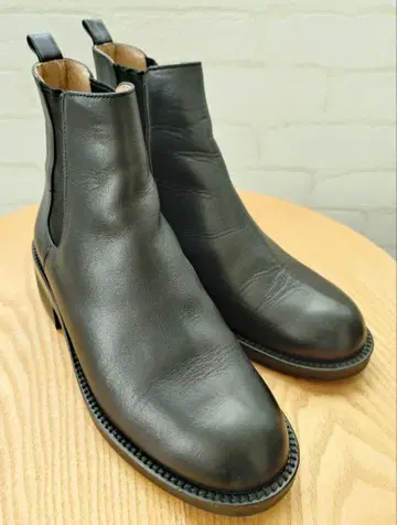 FIN 블랙 가죽 사이드 고어 부츠