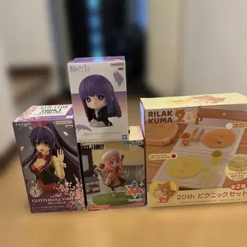 피규어 세트와 리락쿠마 피크닉 세트