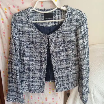 새상품급 노카라 트위드 자켓 네이비 L 사이즈 상당