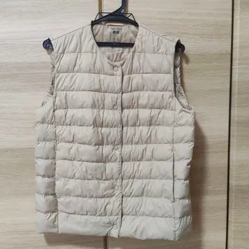 유니클로 여성용 퍼프 테크 컴팩트 베스트 베이지