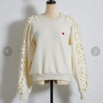 tocco closet 소매 프릴 하트 자수 맨투맨 중고