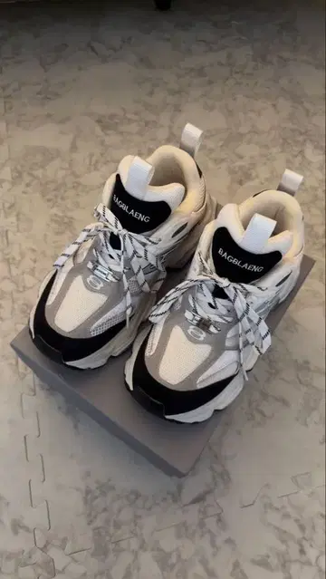 통굽 스니커즈 화이트/블랙 새상품급