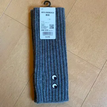 ANYA HINDMARCH 그레이 암커버 UNIQLO