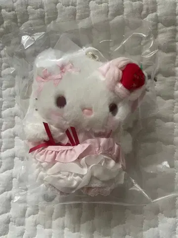 산리오 딸기 휘핑 케이크 마스코트 백참 키티