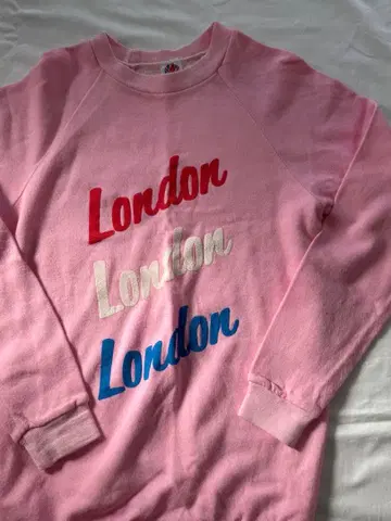 핑크 맨투맨 런던 구제 의류