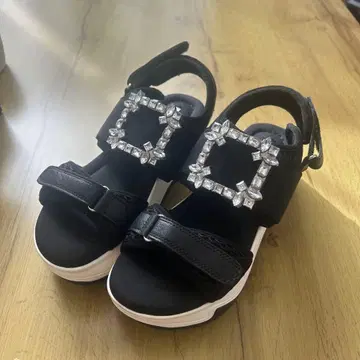 altaigirl 비쥬 샌들 새상품급