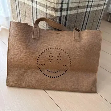 BEAMS HEART 스마일 디자인 숄더백