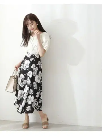 PROPORTION BODY DRESSING 빅 플라워 프린트 스커트