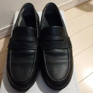 블랙 인조 가죽 로퍼 슬립온