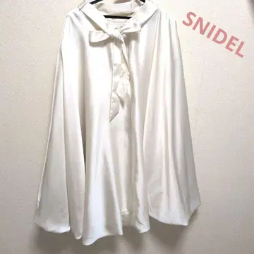 부드러운 드레이프감 매끄러운 새틴 스커트 화이트 리본 포함