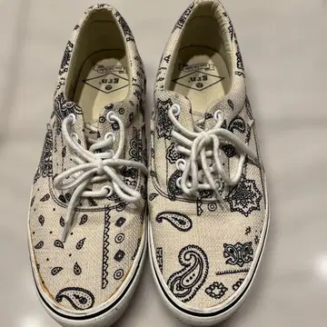 grn 반다나 패턴 스니커즈