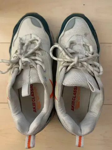 아키클래식 스니커즈