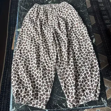 레오파드 무늬 캐주얼 팬츠