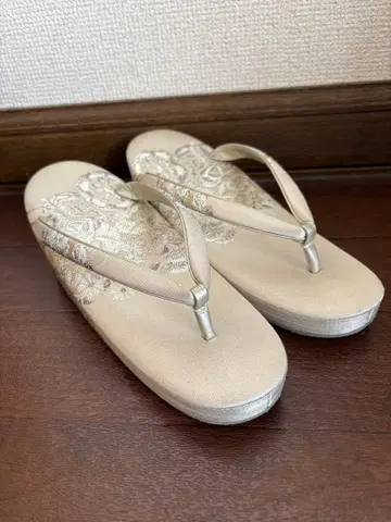 자수 장식 조리 23.5cm 화이트 실버 포멀