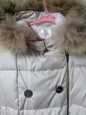 퍼 달린 다운 자켓 베이지