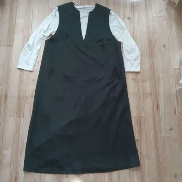 23구 빅 사이즈 44 V넥 울 오버롤 스커트 블랙 새상품급