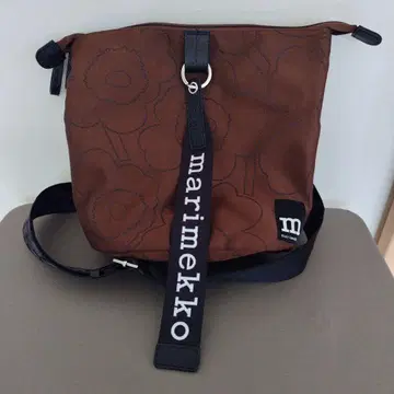 마리메꼬 숄더백 UNIKKO 브라운 2025 자카드 직조