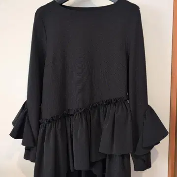 em. 프릴 긴팔 상의