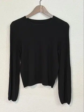 [아마카] 새상품급 블랙 니트 스웨터 심플 긴팔 실크 혼방 38