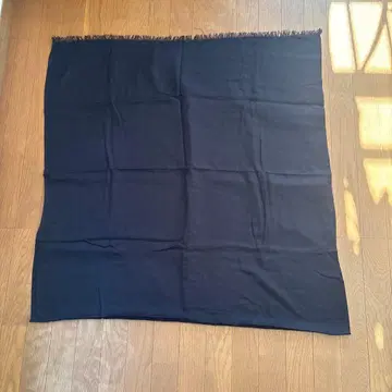 블랙 캐시미어, 실크 스톨