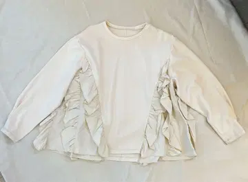 쓰리 스퀘어 프릴 풀오버 맨투맨 속기모 아이보리 프리