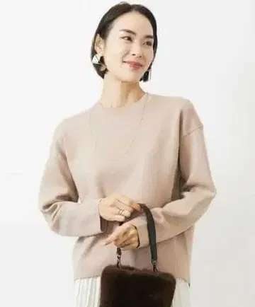 [ 미사용 새상품 ] 미쉘클랑 크루넥 라메 니트 풀오버 M