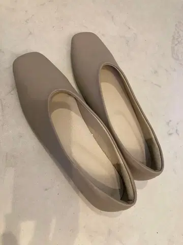 그레이지 스퀘어토 플랫슈즈