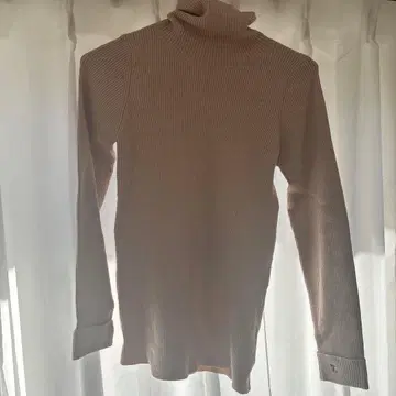 tinajojun 베이지 리브 터틀넥 스웨터