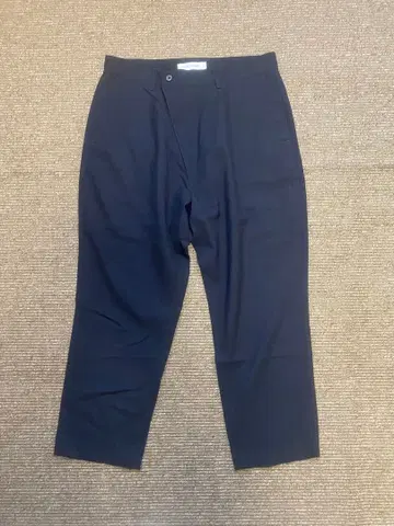 com2ons code 네이비 슬랙스 사루엘