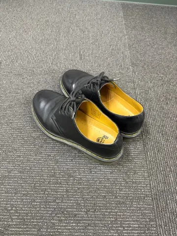 닥터마틴 3홀 BLACK UK4 23.5cm