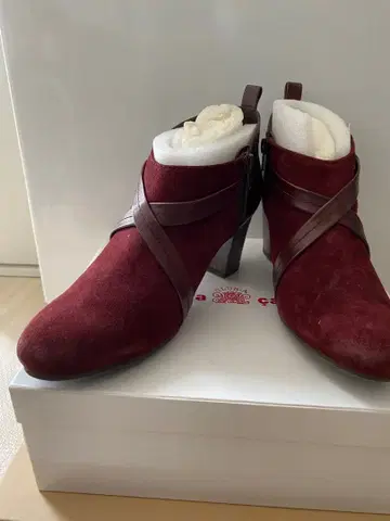 와인 레드 스웨이드 가죽 부티