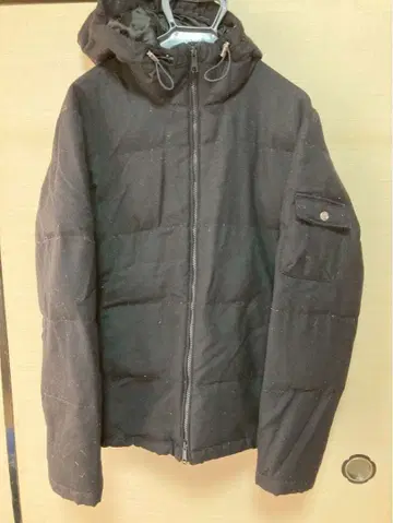 블랙 다운 자켓 후드 부착 BEAMS