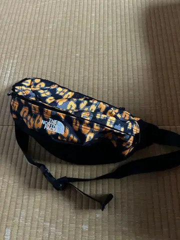 THE NORTH FACE 레오파드 무늬 바디백