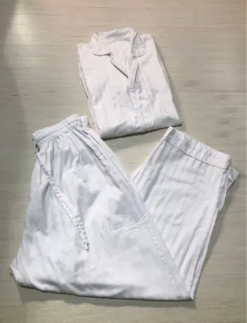 리조트 호텔에서 구매한 룸웨어 화이트