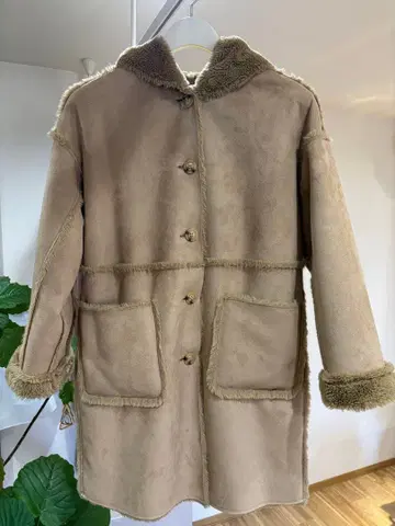 베이지 무스탕 코트 후드 부착 리버서블