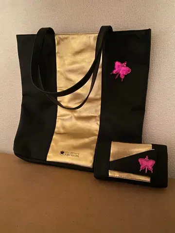 슈에무라 x 죠죠의 기묘한 모험 콜라보 토트백 & 파우치 세트