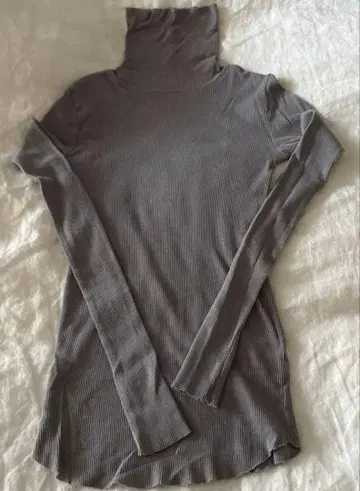 소주 캐시미어 혼방 터틀넥 티셔츠 편 그레이 터틀넥 긴팔